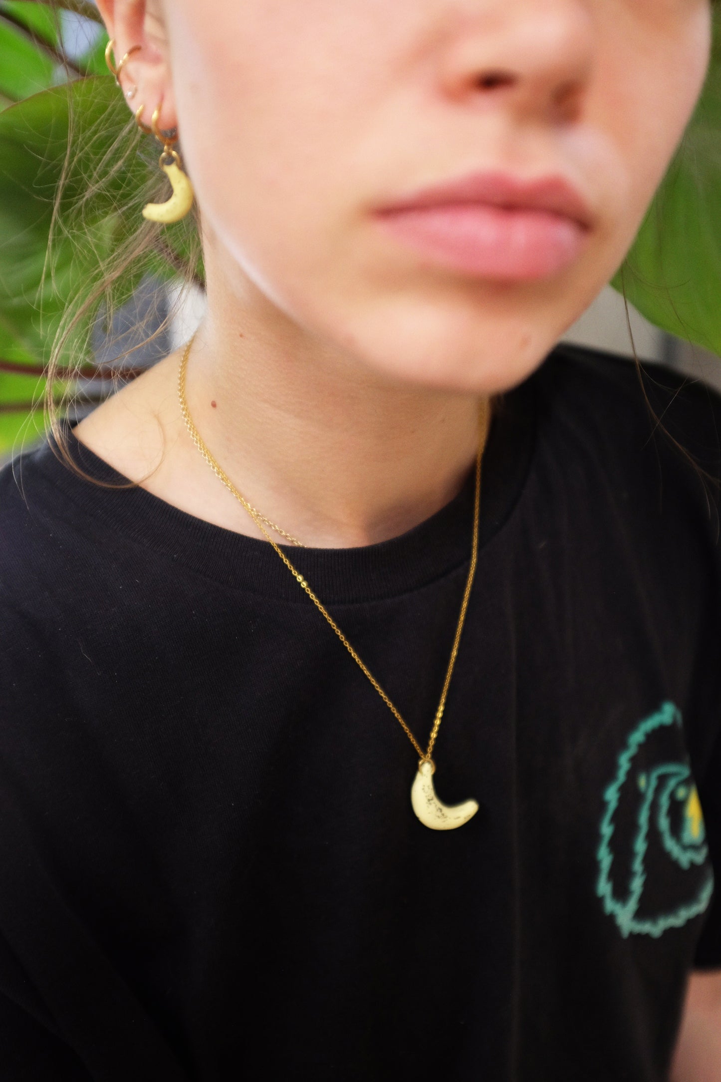 Banana-mulet necklace