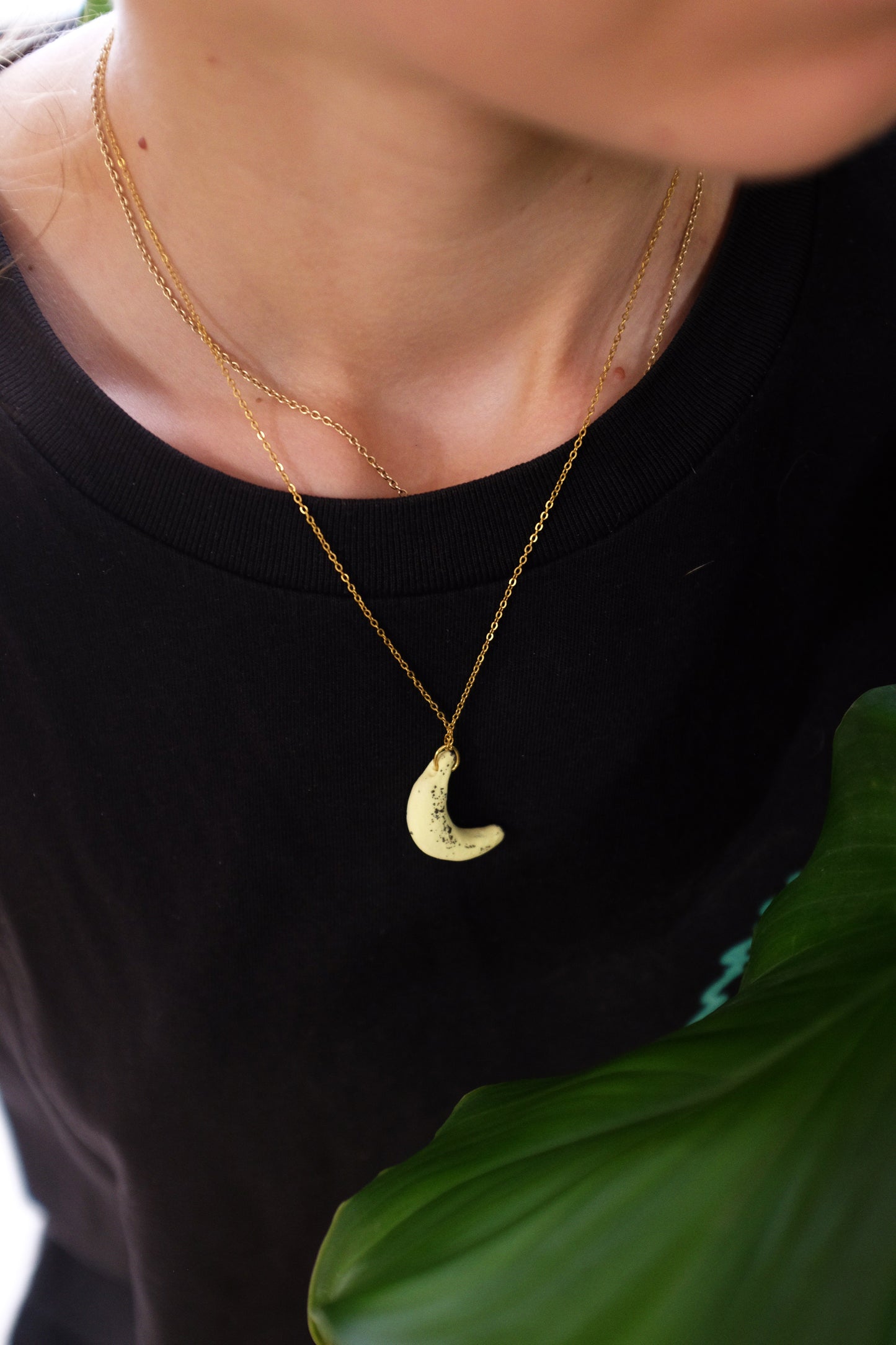 Banana-mulet necklace