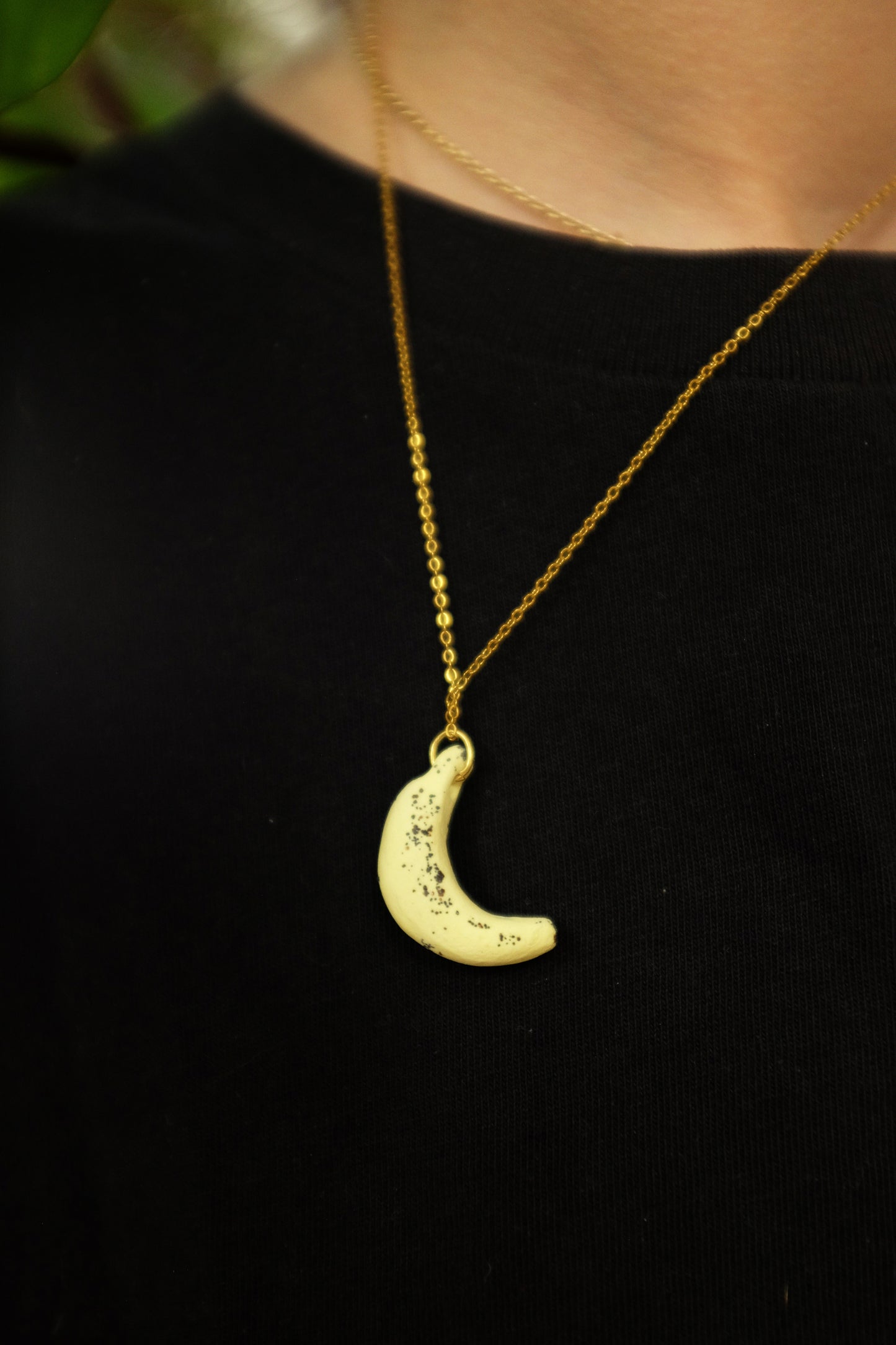 Banana-mulet necklace